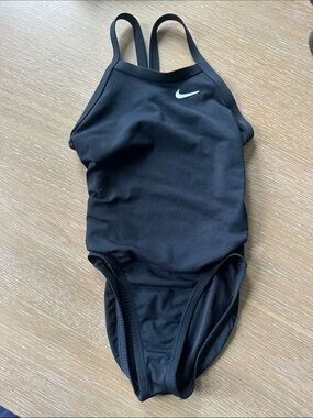 Nike Swim HydraStrong
Big Kids' (Girls') Fastback One-Piece